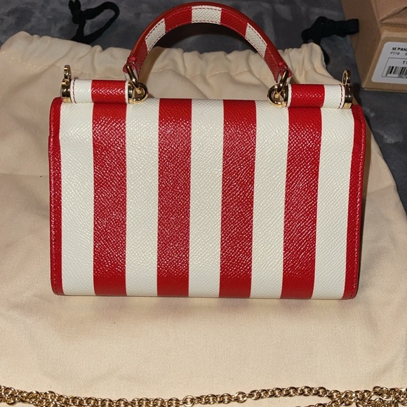 Dolce n Gabbana WOC pristine condition comes with chain strap 23” wallet 7x4 1/2 - Picture 6 of 11
